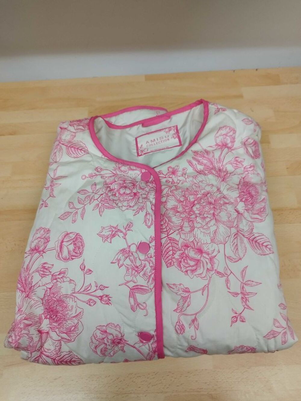 Veste matelass&eacute;e fleurie taille 40 Vêtements