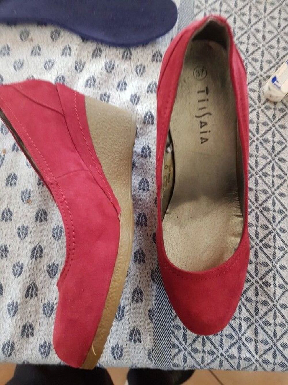 Escarpin velours rouge taille 37 neuve marque tissaia talon Chaussures
