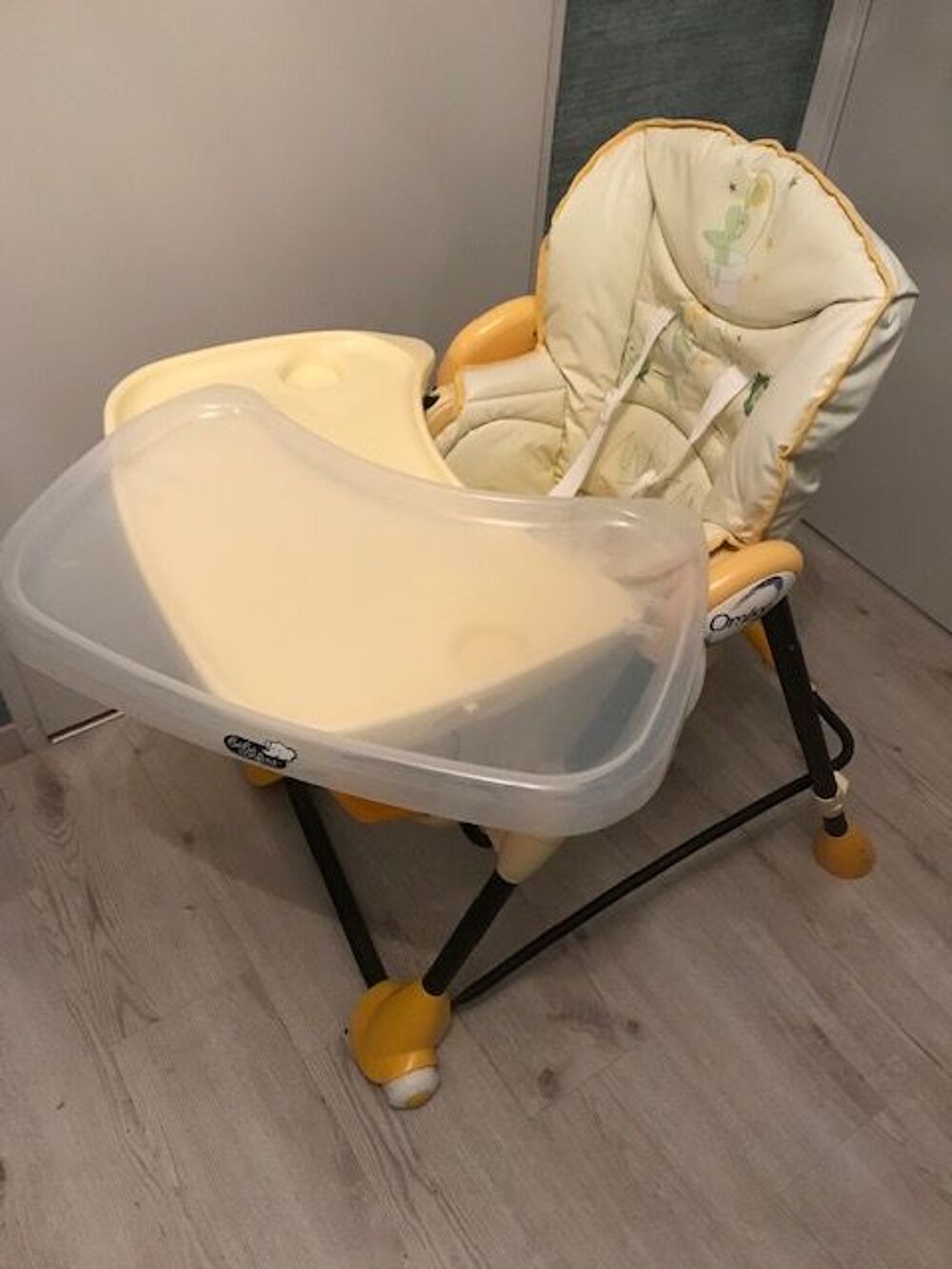 chaise haute Puériculture