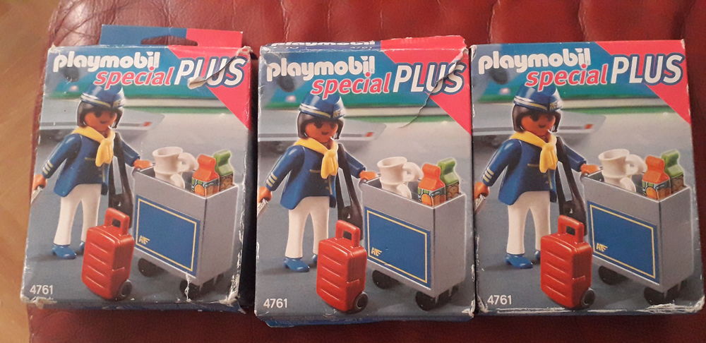 03 figurines Playmobil dans leur bo&icirc;te Jeux / jouets