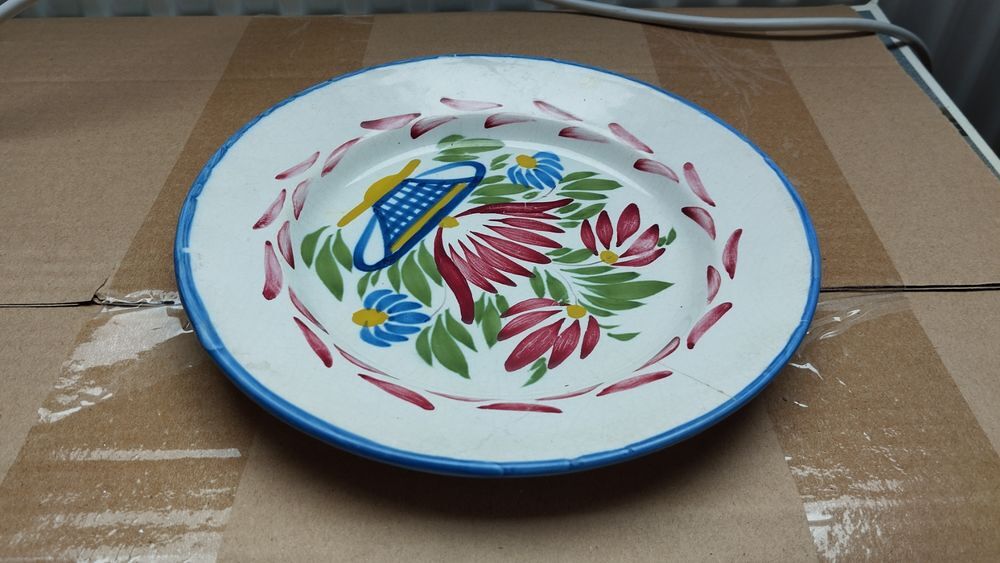 Assiette peinte &agrave; la main avec fleurs Cuisine