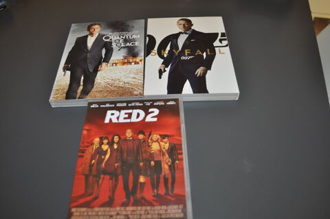 Lot de DVD avec entre autre James Bond 5 cuisses (71)