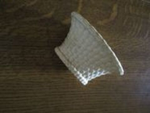 Petit panier en gr�s couleur cr�me 0 M�rignies (59)