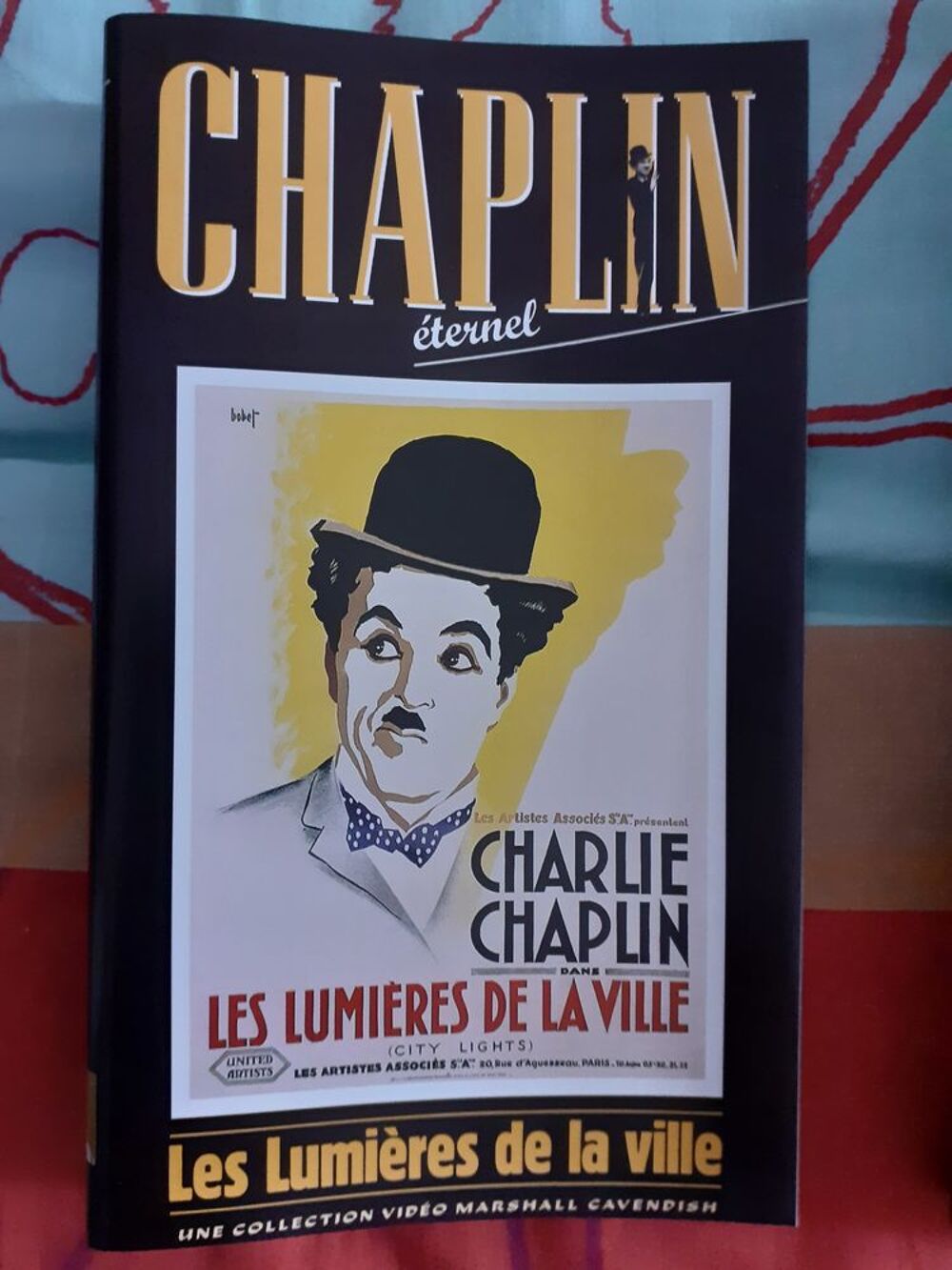 16 Jaquettes de VHS de films de CHAPLIN + 2 divers. 