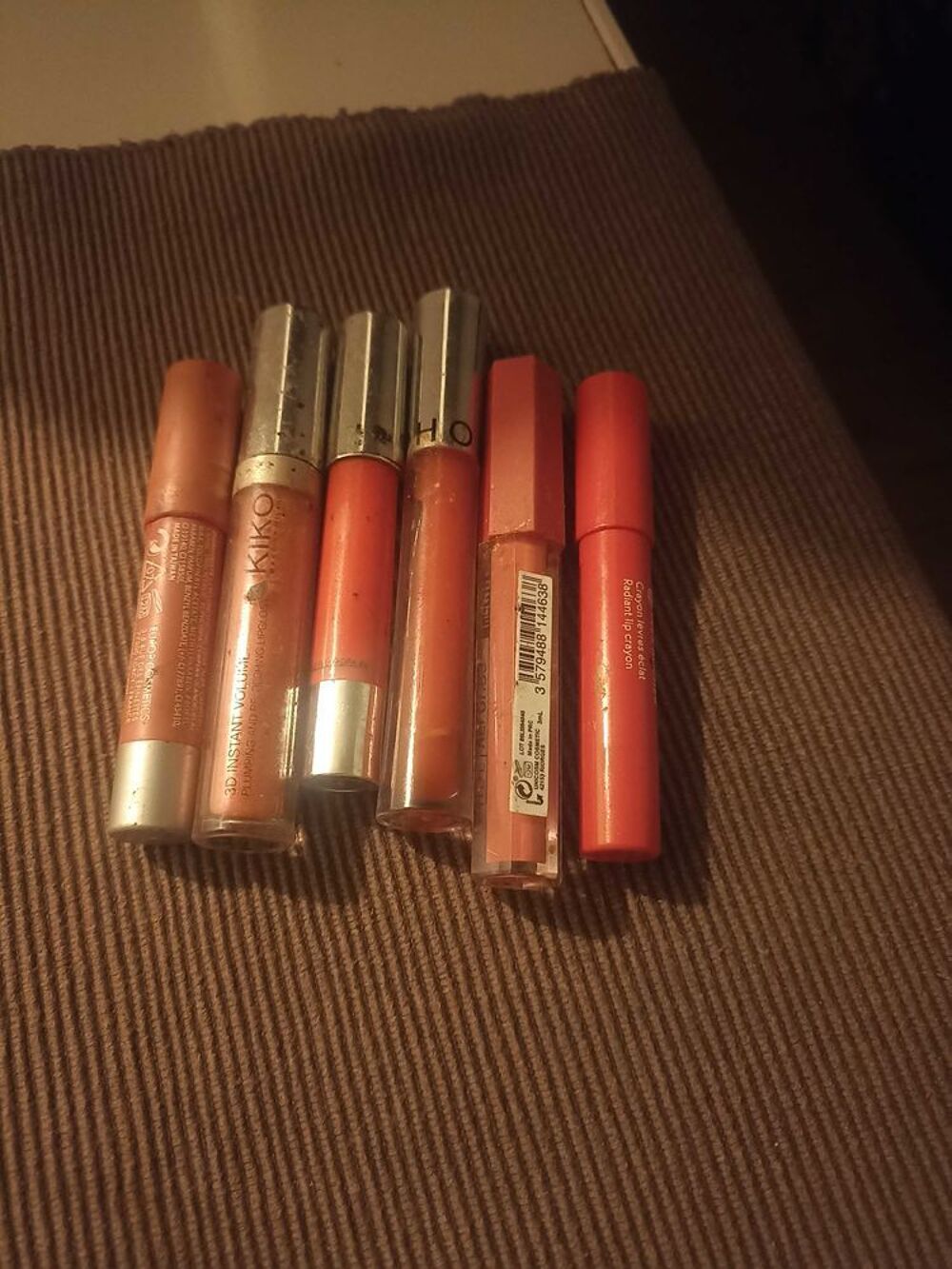 divers rouge &agrave; l&egrave;vre Maroquinerie