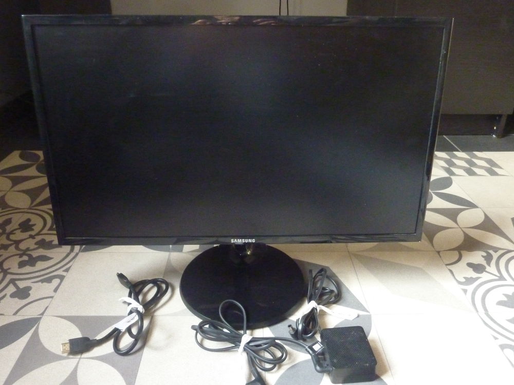 &Eacute;cran Samsung S24F350FHU 24 Pouces Matériel informatique