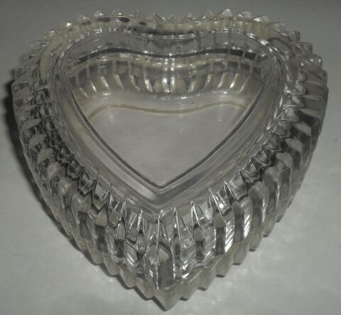 Bo�te � Bijoux en forme de c?ur. 40 Montreuil (93)