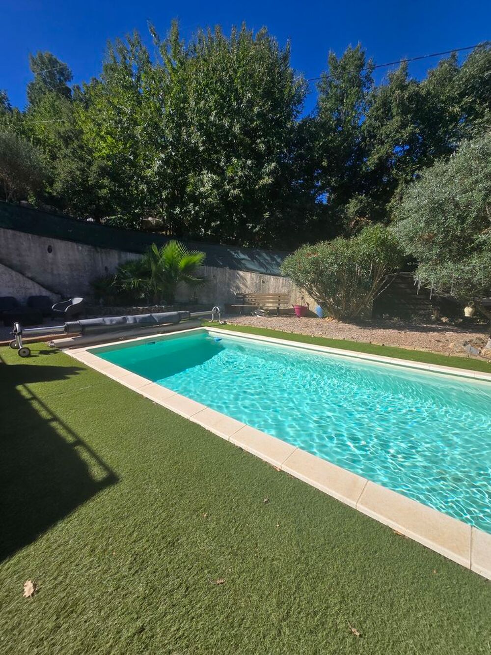 Vente Maison Plain-pied 110 m² avec studio, piscine ? terrain 1400m2 Sainte-anastasie-sur-issole