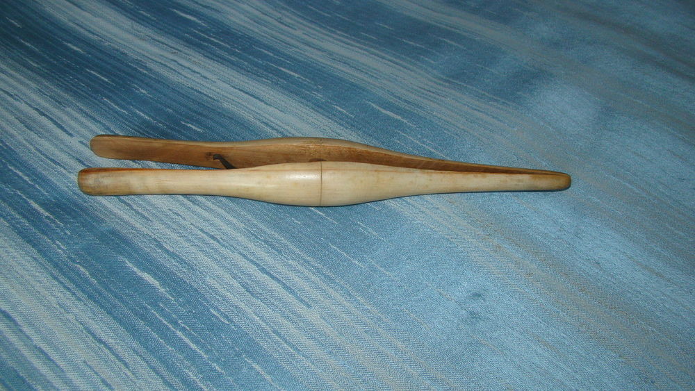 Ancienne pince &agrave; gants en buis - XIX&egrave;me

