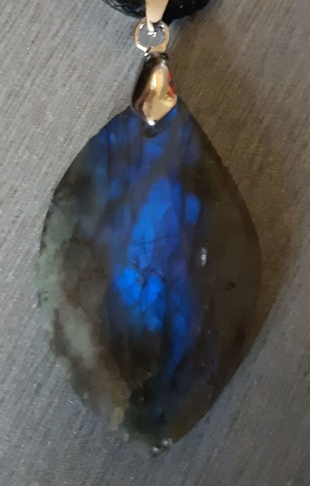 pendentif pierre Labradorite reflet bleu Bijoux et montres