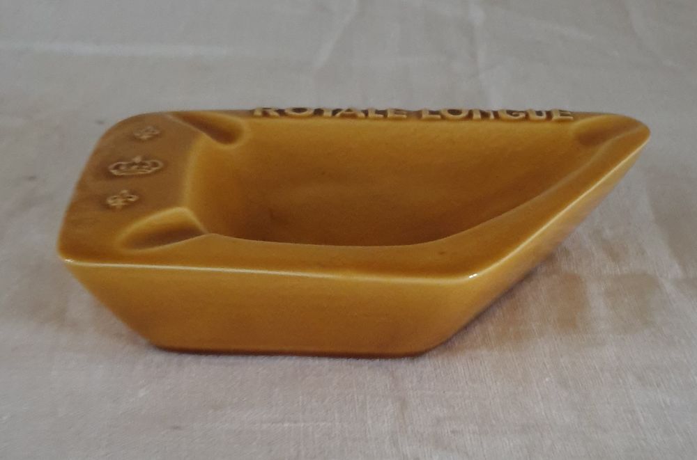 Cendrier publicitaire jaune d'or? Royale longue 