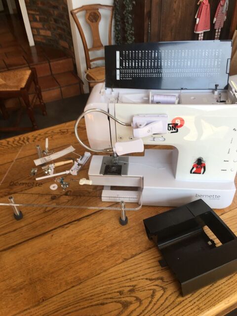 machine a coudre electronique 200 Esmoulins (70)