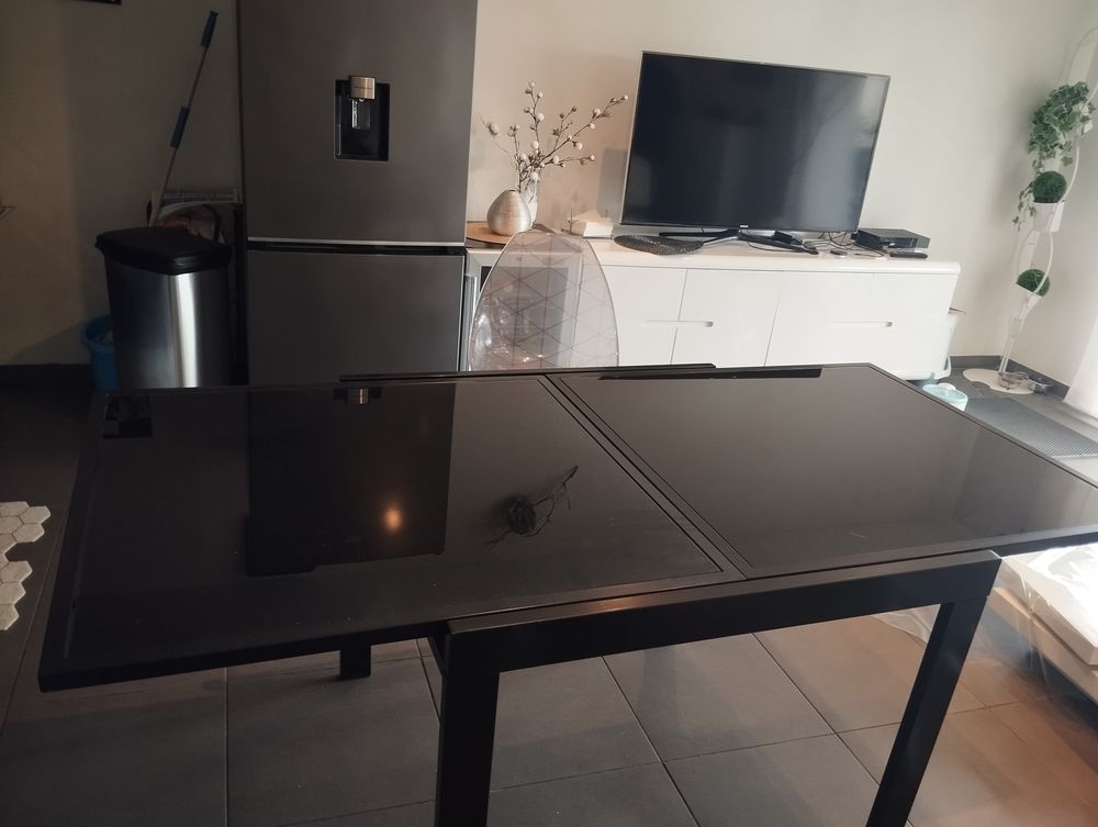 Jolie table de salle a manger en verre noire et extensible Meubles