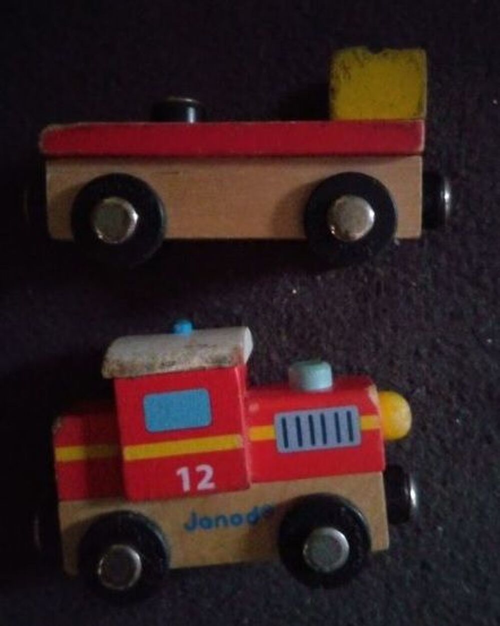 7 wagons + 3 locomotives pour circuit train en bois Jeux / jouets