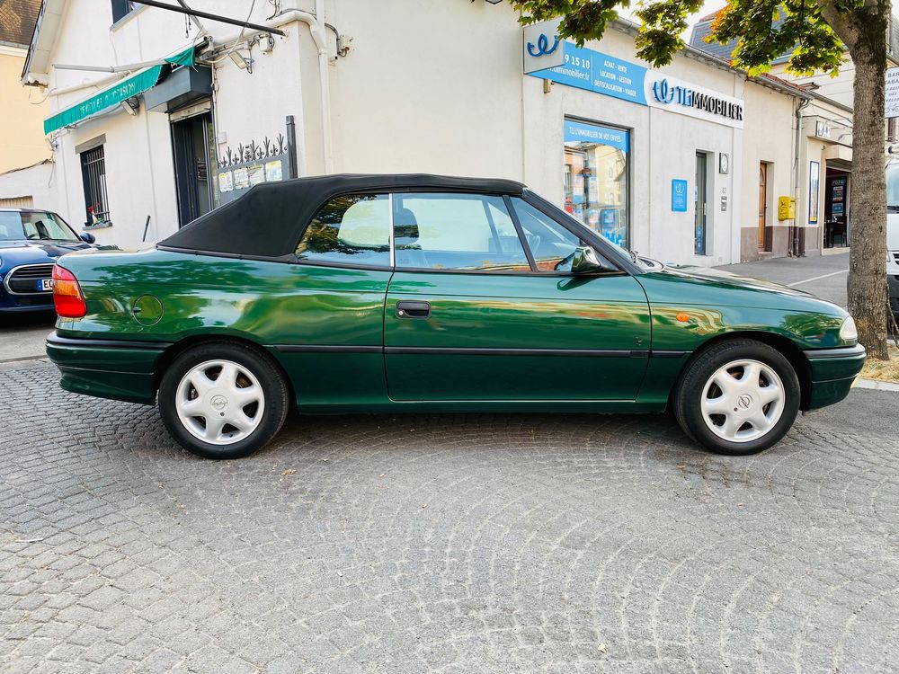 Astra 1997 Opel astra f cabriolet - 1.8i 16s 116cv bv5 - r&eacute;vis&eacute; / 1997 occasion 78800 Houilles