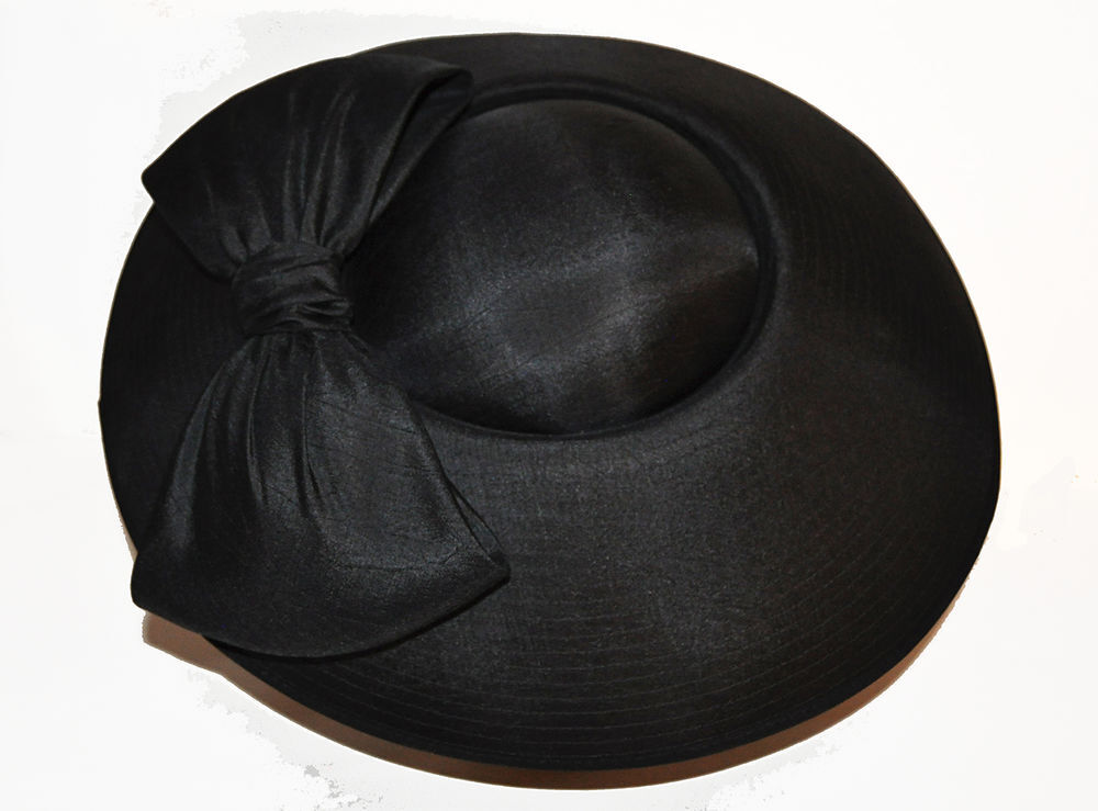 Chapeau femme haute couture noir, d&ocirc;me style 1930/19400 marq Vêtements