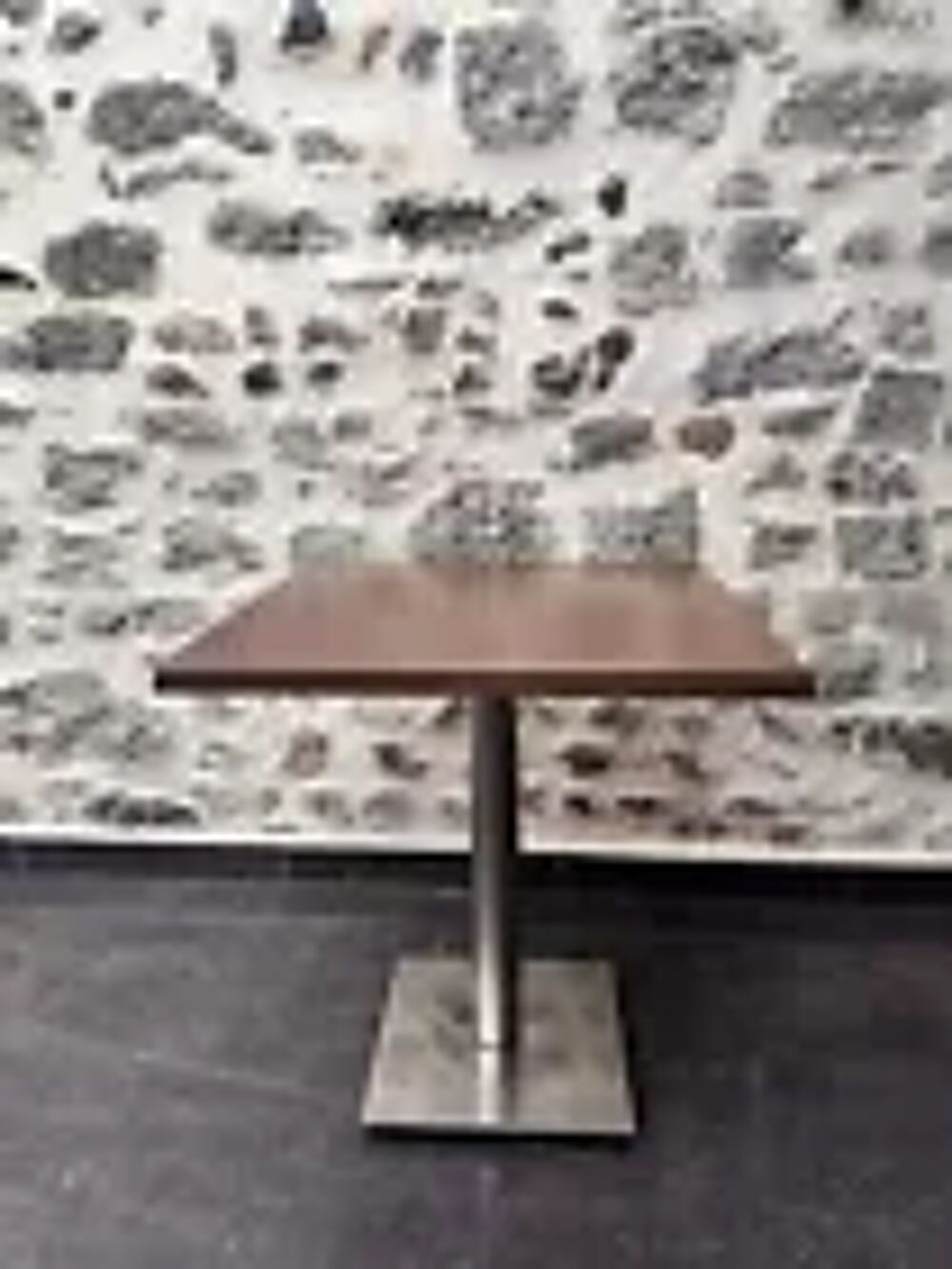 Tables Carr&eacute;es Marron 70x70 et Chaises Cr&egrave;me Meubles