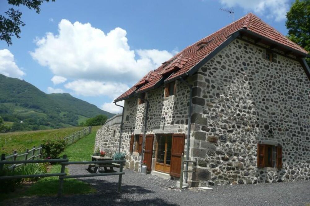   Gite pour 10 personnes au c?ur des montagnes!  Auvergne, Saint-Jacques-des-Blats (15800)