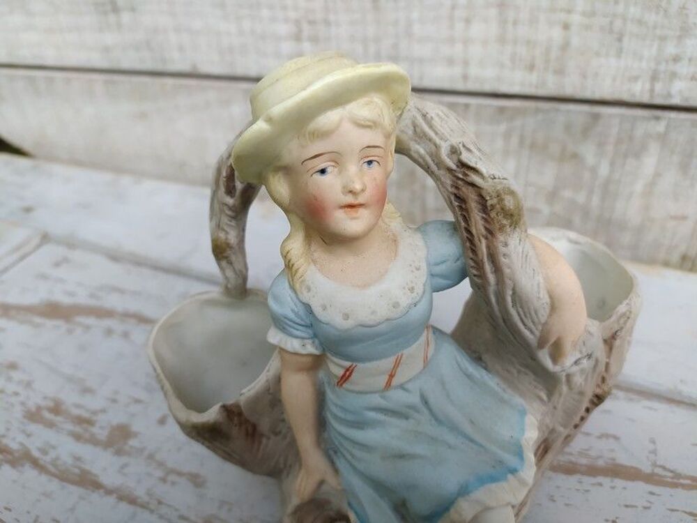 Ancien Vase Porcelaine Biscuit Fillette sur un Arbre Décoration