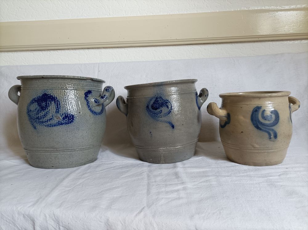 Pots en gr&egrave;s. Décoration