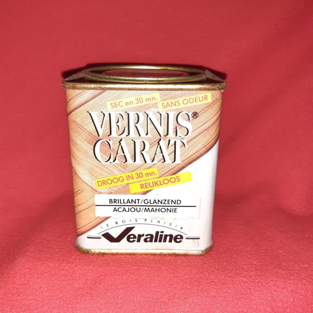 Vernis bois, diff&eacute;rentes teintes et volumes de 10 &agrave; 25 € Bricolage