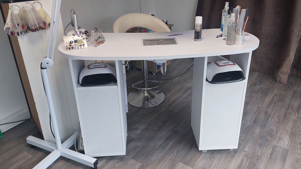   Table de manucure 