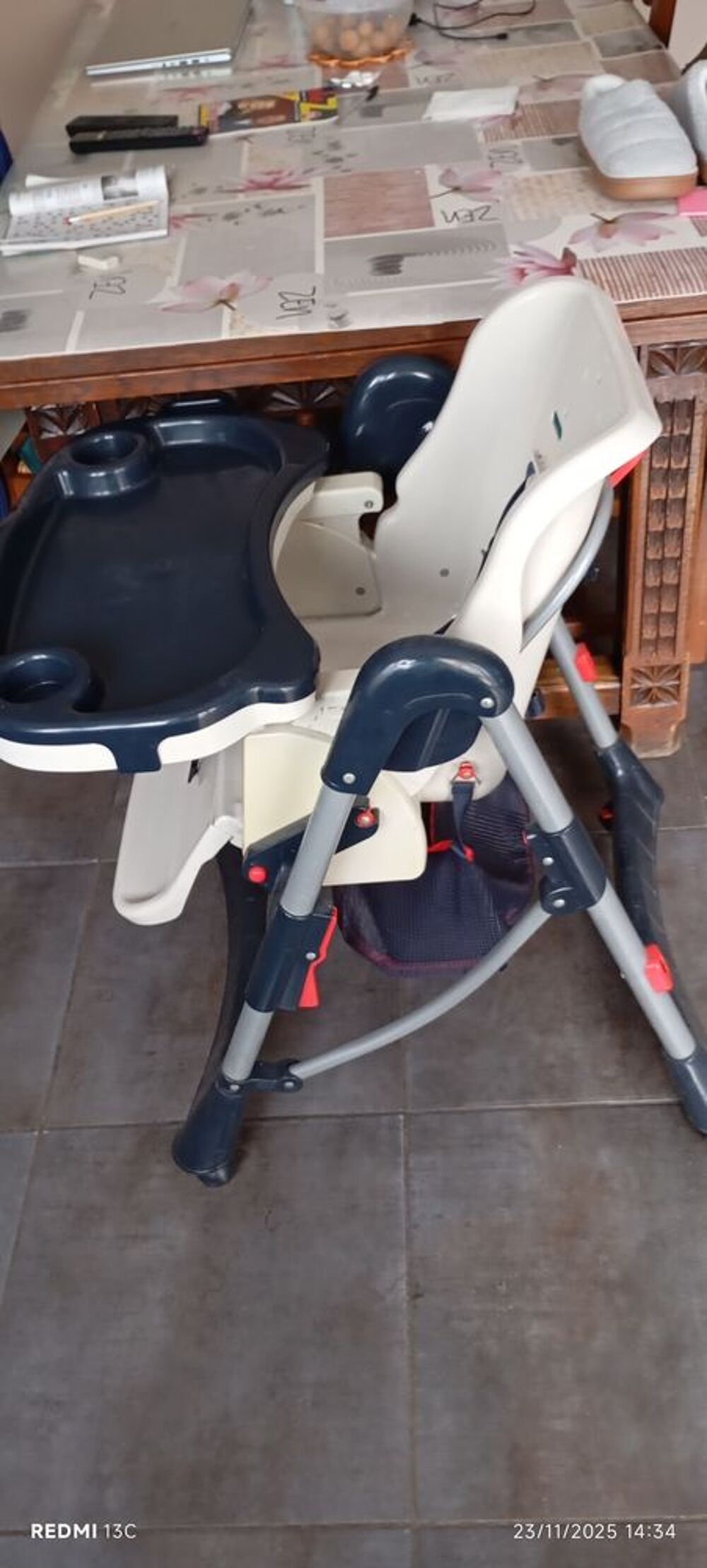 chaise haute Pu�riculture