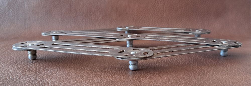 dessous de plat en m&eacute;tal m&eacute;tallique style vintage pliable Cuisine