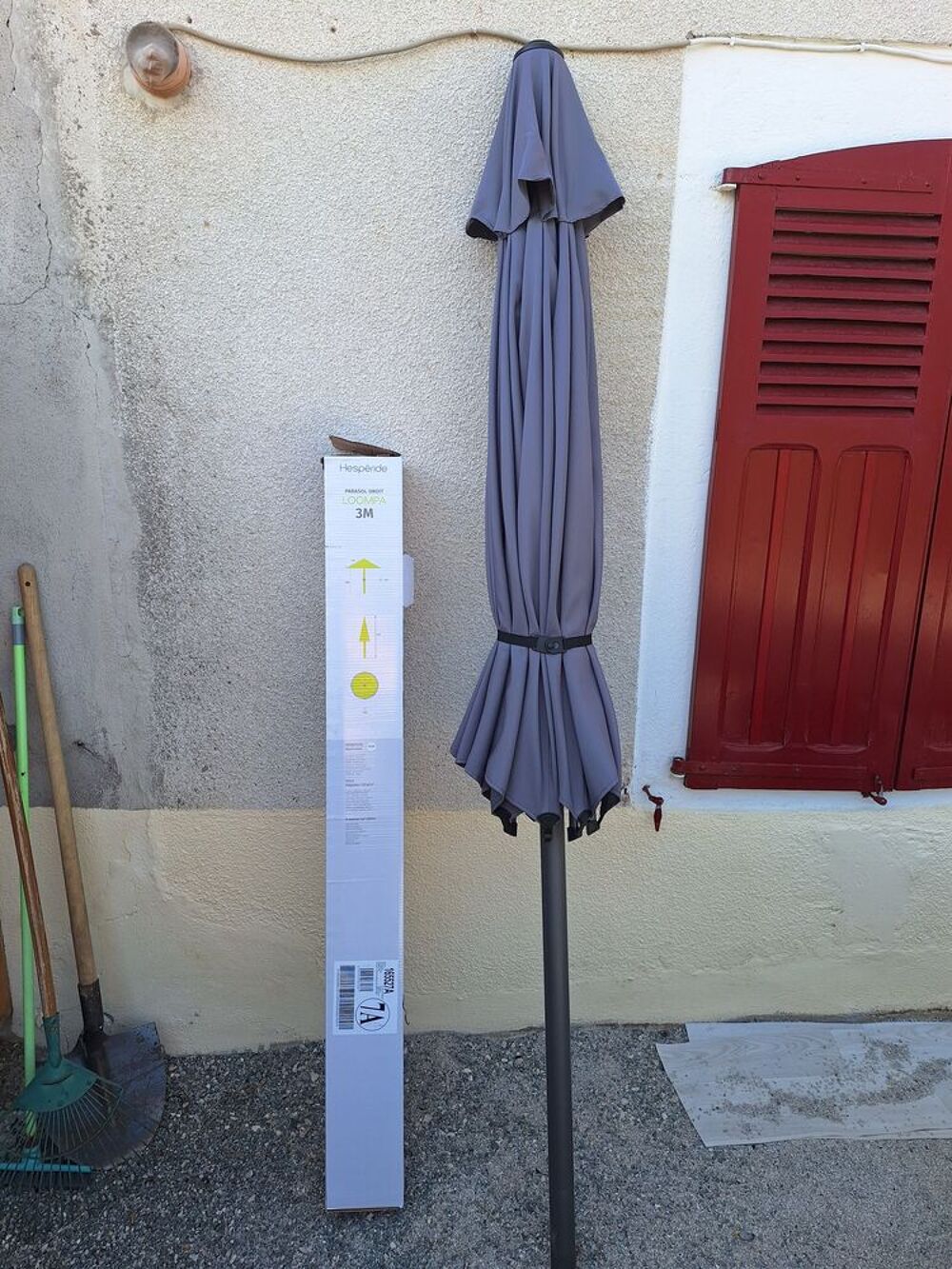 Parasol Esperide avec pied tout neuf. Jardin