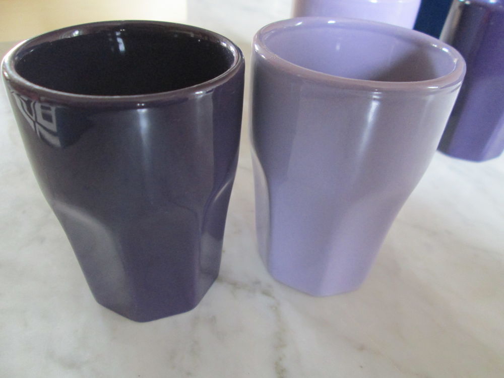 Service 4 petits verres ou tasses &agrave; caf&eacute; violets (neuf) Cuisine