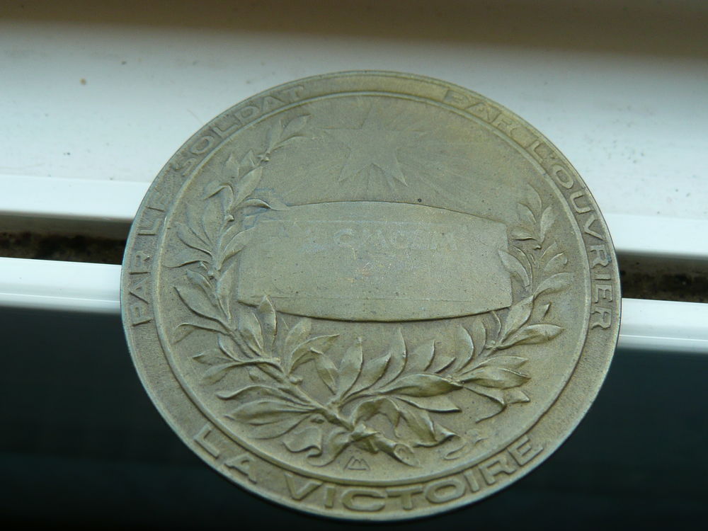 M&eacute;daille bronze aux poilus d'usine 
