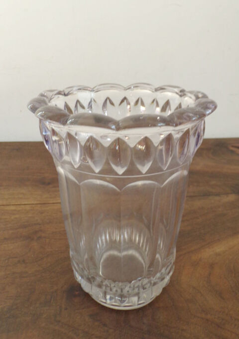 Vase en verre pais frise gomtrique , forme de ptale  12 Livr (53)
