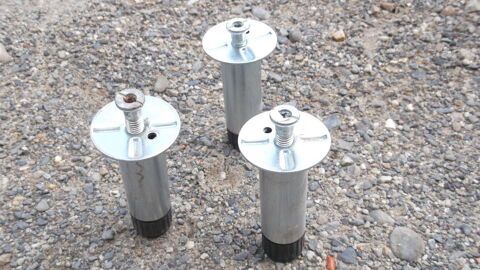 Pieds r�glables charni�res attaches plinthes 30 Mondouzil (31)