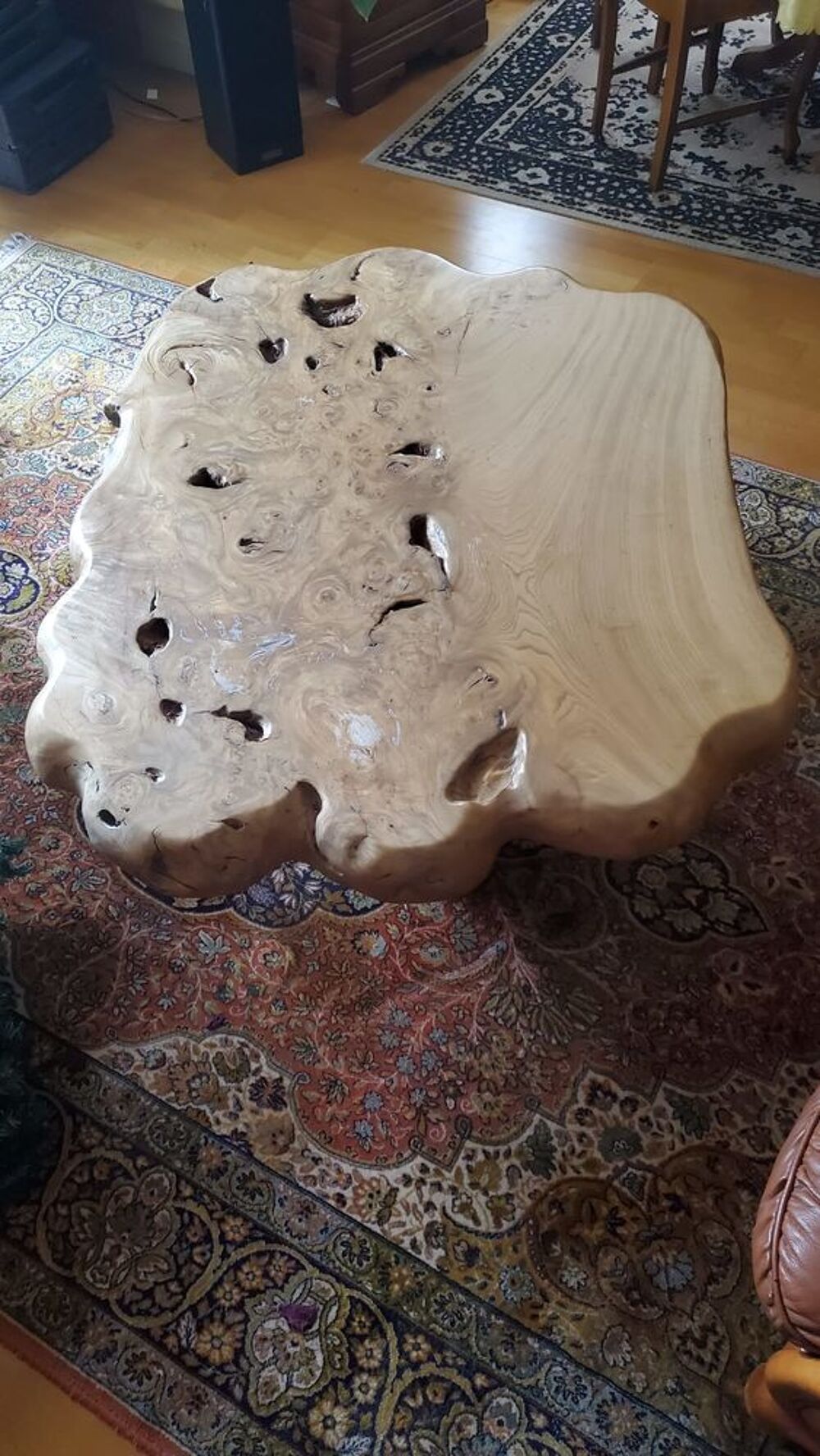 Table basse en loupe d'orme massif ? tr&egrave;s belle qualit&eacute;
Meubles