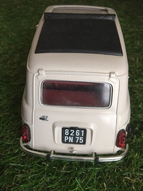 miniature Renault 4 L 1/18-eme 30 Saint-Florent-le-Vieil (49)