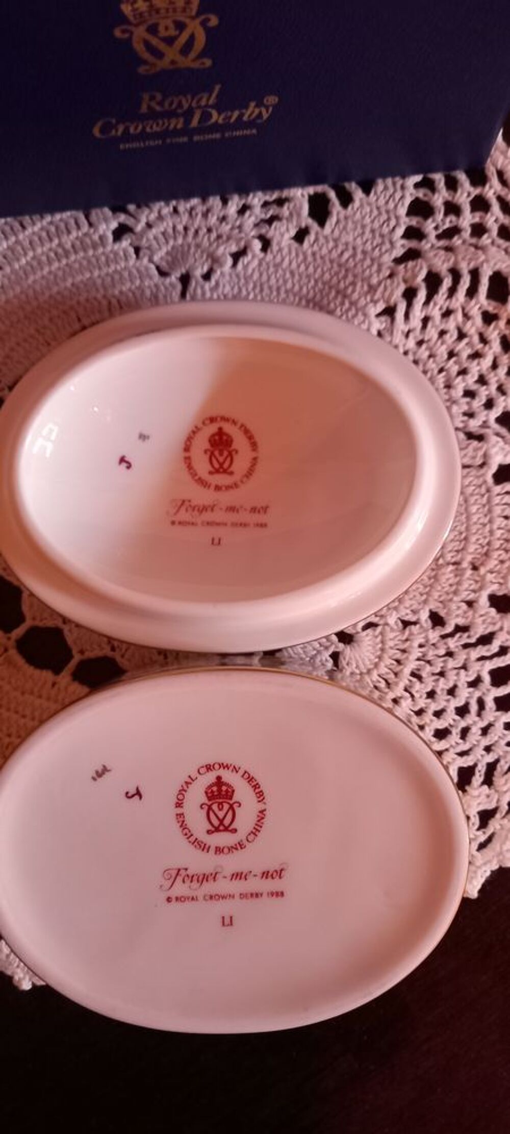 Bo&icirc;te &agrave; bijoux porcelaine anglaise Royal Crown Derby (1988) 