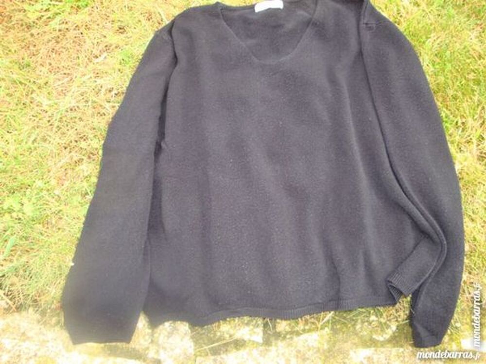 Pull noir &agrave; manches longues marque YUKI MIYSAKI Vêtements