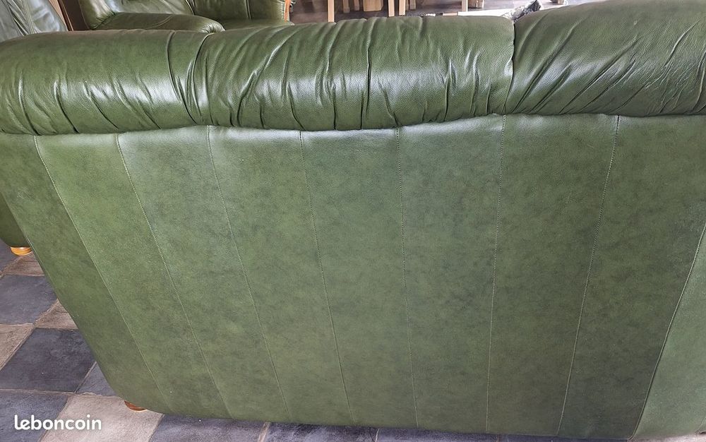 Canap&eacute; en cuir vert bouteille 3 places + 2 fauteuils TBEG
Meubles