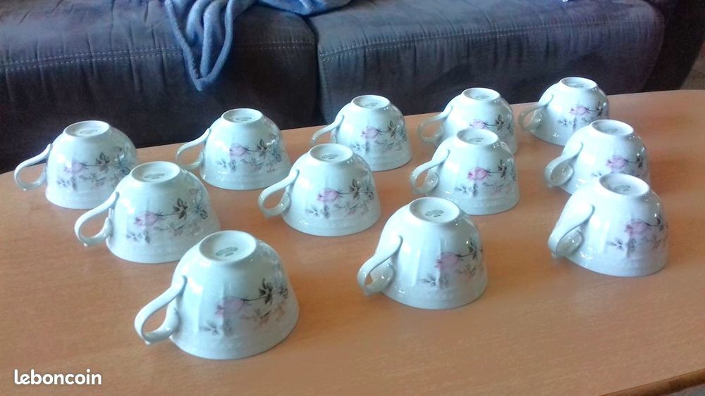 VAISSELLE EN PORCELAINE Décoration