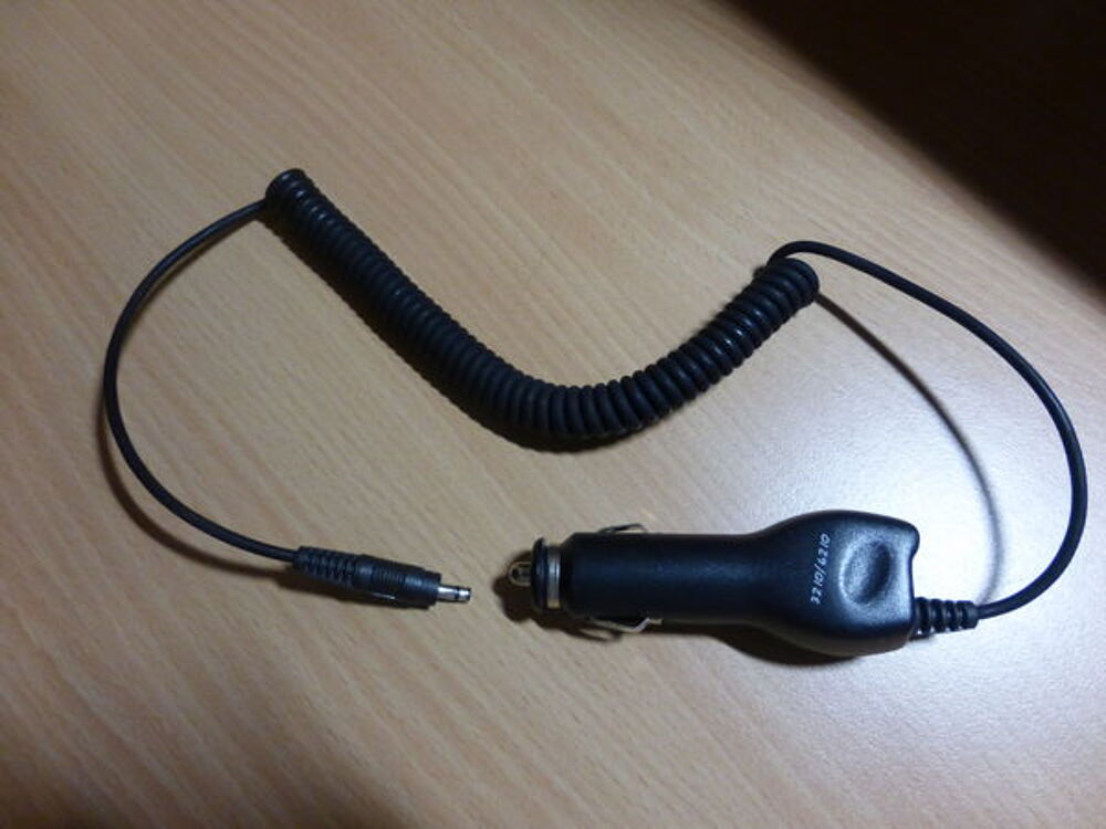CHARGEUR LCH 12 allume-cigares . neuf Téléphones et tablettes