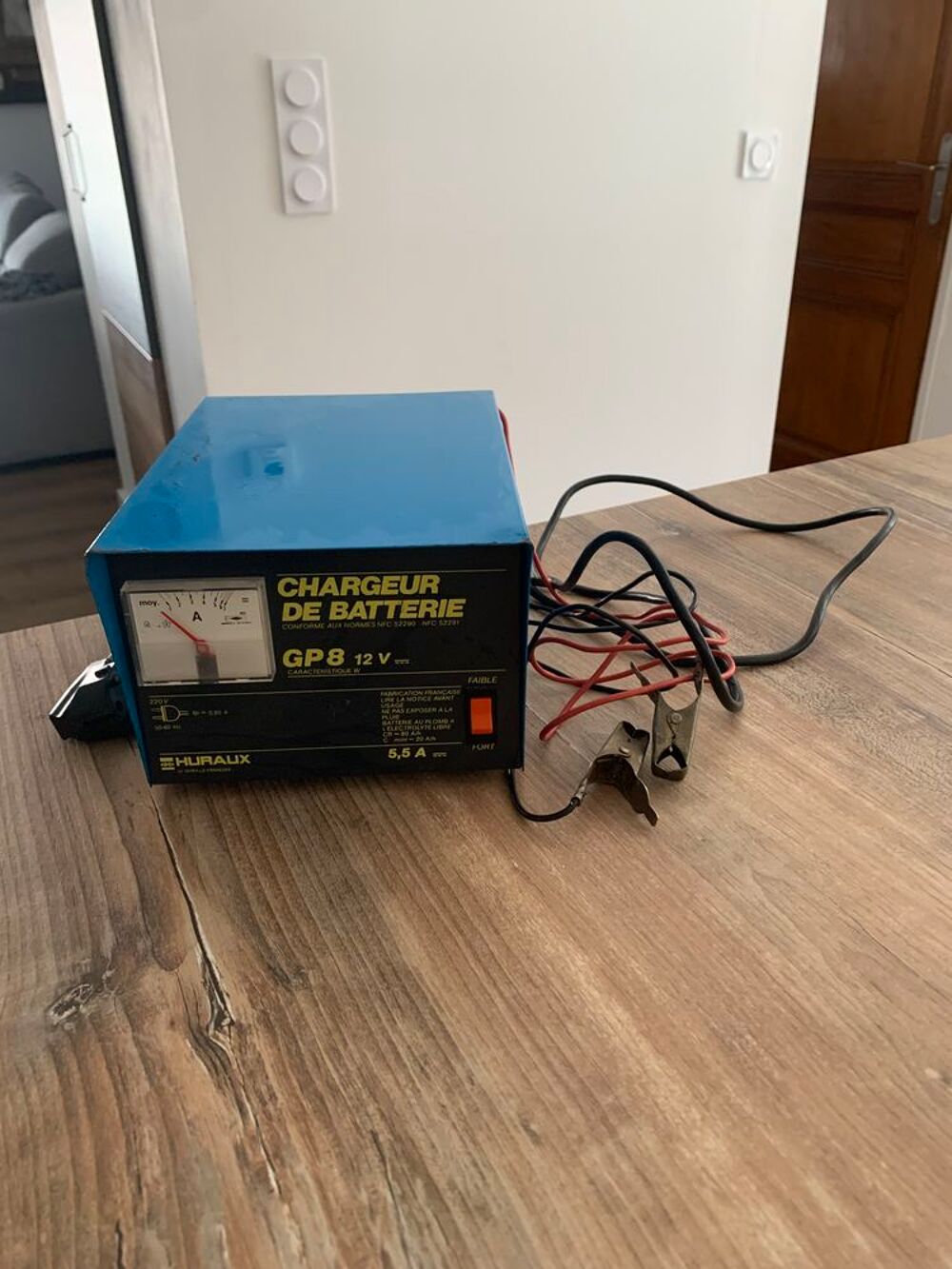 Chargeur de batterie 12 Volts Huraux " GP8 Bricolage