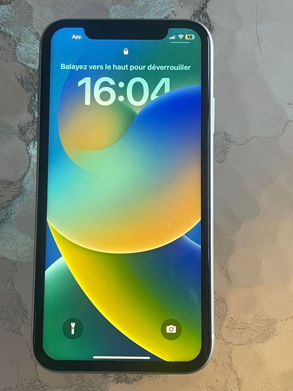 iPhone XR 64go tr&egrave;s bon &eacute;tat Tlphones et tablettes