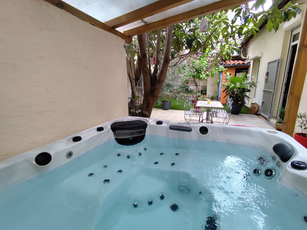Vente Maison Maison de ville  avec spa dans écrin de verdure Nîmes