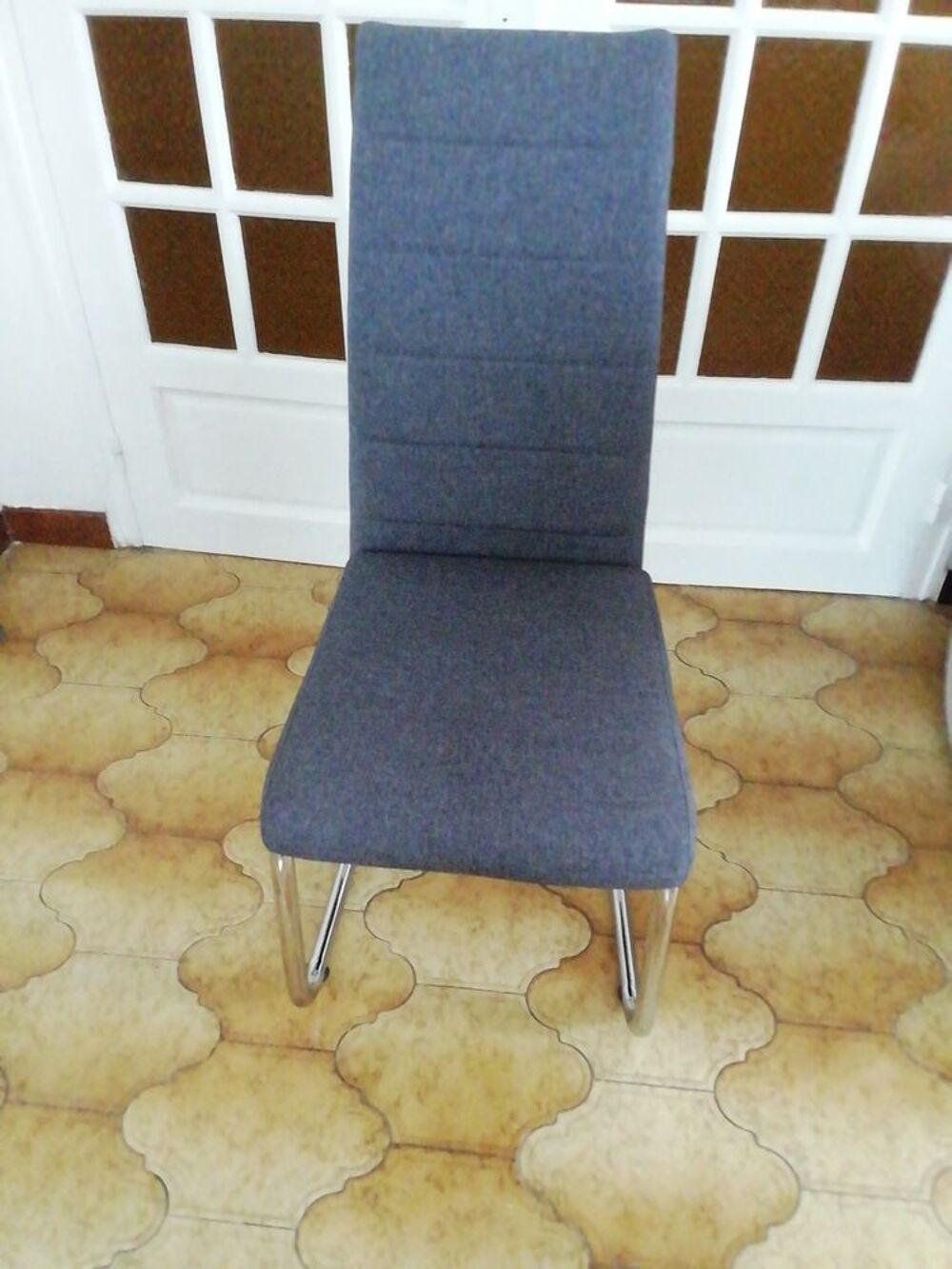Lot de 8 chaises assise tissus pied inox Meubles