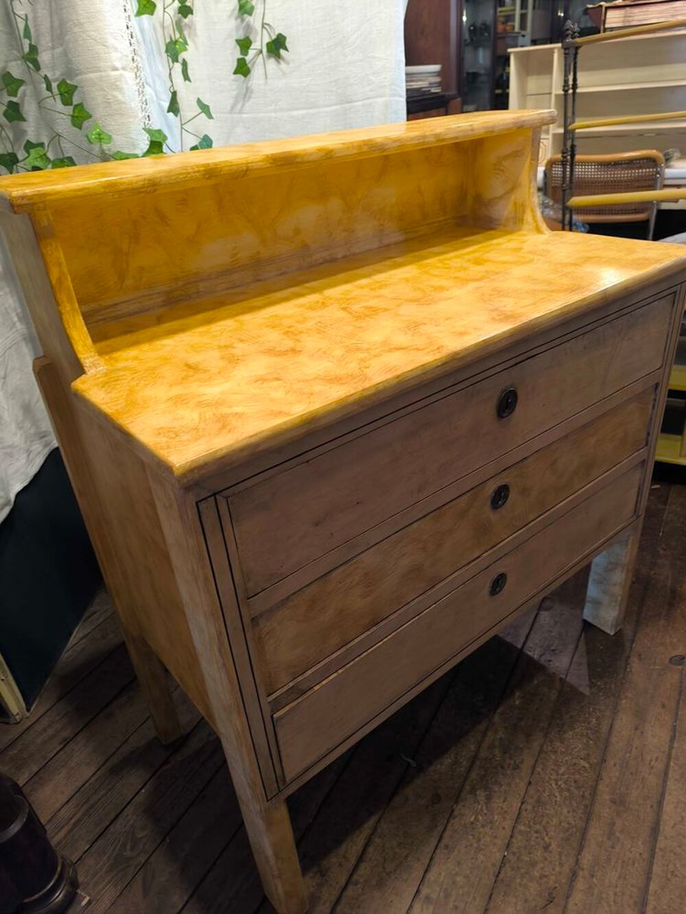vide magasin d'antiquit&eacute;s brocante Meubles