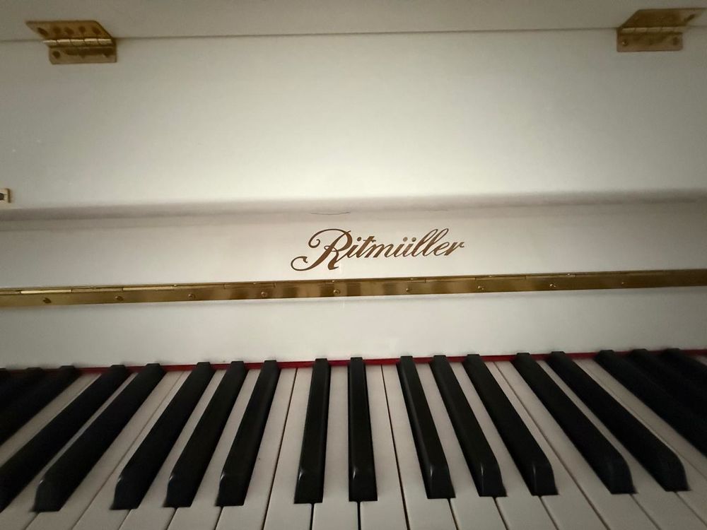 Piano droit Ritm&uuml;ller Instruments de musique
