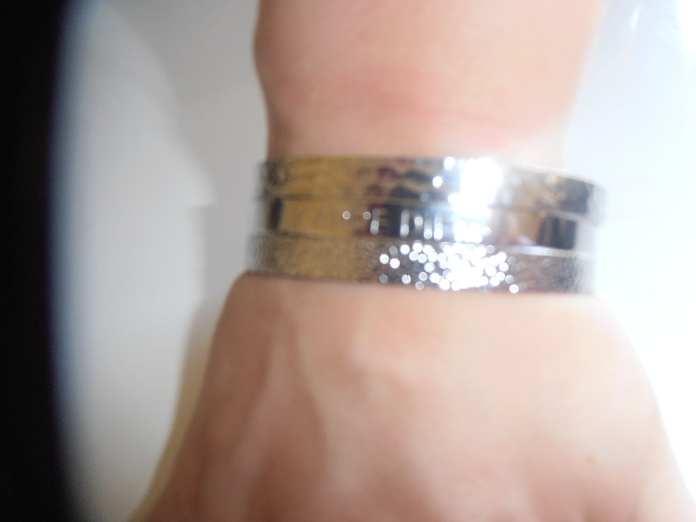 Trio de bracelets (28b) Bijoux et montres