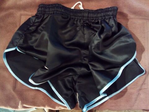Short Nylon Satin Vintage D4-7 Noir liseré Azur Taille S 40 23 Lyon 3 (69)