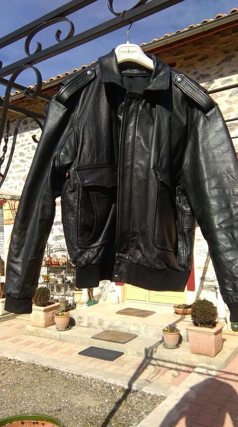 BLOUSON CUIR NOIR VACHETTE
30 Sauveterre-de-Comminges (31)
