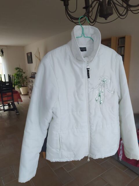 manteau blanc 8 Saint-Berthevin (53)